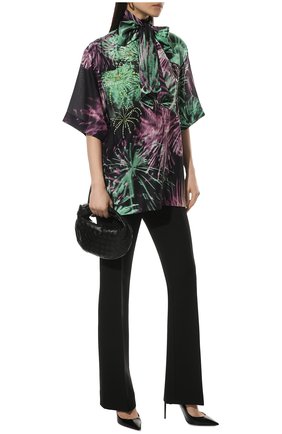 Женская шелковая блузка DRIES VAN NOTEN разноцветного цвета по цене 118000 руб., арт. 221-030735-4049 | Фото 2 Женская шелковая блузка DRIES VAN NOTEN разноцветного цвета, арт. 221-030735-4049 | Фото 2 (Длина (для топов): Удлиненные; Материал внешний: Шелк; Стили: Гламурный; Женское Кросс-КТ: Блуза-одежда; Рукава: Короткие; Региональные ограничения белый список (Axapta Mercury): RU)