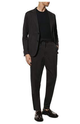 Мужской пиджак из хлопка и вискозы GIORGIO ARMANI темно-синего цвета по цене 206000 руб., арт. 8WGGG02B/T0367 | Фото 2 Мужской пиджак из хлопка и вискозы GIORGIO ARMANI темно-синего цвета, арт. 8WGGG02B/T0367 | Фото 2 (Материал внешний: Вискоза, Хлопок; Материал подклада: Вискоза; Рукава: Длинные; Длина (для топов): Стандартные; Случай: Повседневный; Пиджаки М: Прямой; 1-2-бортные: Однобортные; Стили: Кэжуэл)