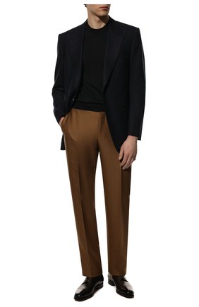Мужской пиджак TOM FORD темно-синего цвета по цене 369500 руб., арт. 350R30/11HA40 | Фото 2 Мужской пиджак TOM FORD темно-синего цвета, арт. 350R30/11HA40 | Фото 2 (Рукава: Длинные; Материал подклада: Купро, Шелк; Материал внешний: Шерсть; Длина (для топов): Стандартные; Случай: Вечерний; 1-2-бортные: Однобортные; Стили: Классический; Пиджаки М: Приталенный)