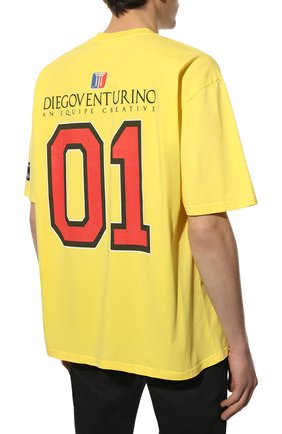 Мужская хлопковая футболка DIEGO VENTURINO желтого цвета, арт. SS22-DV TS0 BNY01 | Фото 4 (Рукава: Короткие; Длина (для топов): Стандартные; Стили: Гранж; Принт: С принтом; Материал внешний: Хлопок)