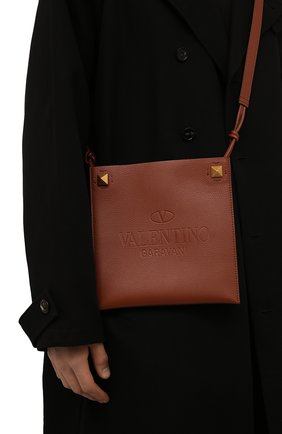 Мужская кожаная сумка identity VALENTINO коричневого цвета по цене 108000 руб., арт. XY2B0A82/ZBT | Фото 2 Мужская кожаная сумка identity VALENTINO коричневого цвета, арт. XY2B0A82/ZBT | Фото 2 (Материал: Натуральная кожа; Ремень/цепочка: На ремешке; Размер: small)