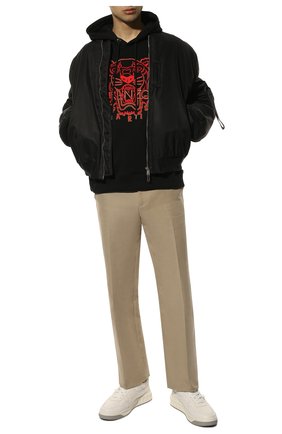 Мужской хлопковое худи the year of the tiger KENZO черного цвета по цене 38500 руб., арт. FC55SW330CMB | Фото 2 Мужской хлопковое худи the year of the tiger KENZO черного цвета, арт. FC55SW330CMB | Фото 2 (Материал внешний: Хлопок; Рукава: Длинные; Длина (для топов): Стандартные; Мужское Кросс-КТ: Худи-одежда; Стили: Кэжуэл; Принт: С принтом)