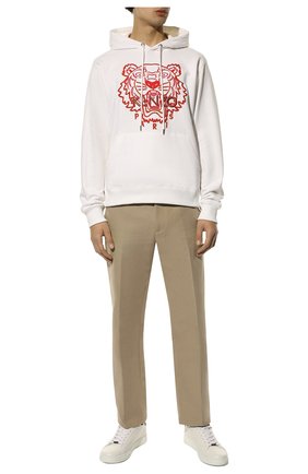 Мужской хлопковое худи the year of the tiger KENZO белого цвета по цене 38500 руб., арт. FC55SW330CMB | Фото 2 Мужской хлопковое худи the year of the tiger KENZO белого цвета, арт. FC55SW330CMB | Фото 2 (Материал внешний: Хлопок; Длина (для топов): Стандартные; Рукава: Длинные; Мужское Кросс-КТ: Худи-одежда; Стили: Кэжуэл; Принт: С принтом)