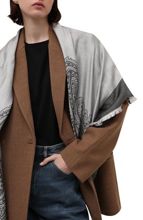 Женская шаль capri из шелка и хлопка BALMUIR светло-серого цвета, арт. 310700199 | Фото 2 (Материал: Текстиль, Хлопок, Шелк)