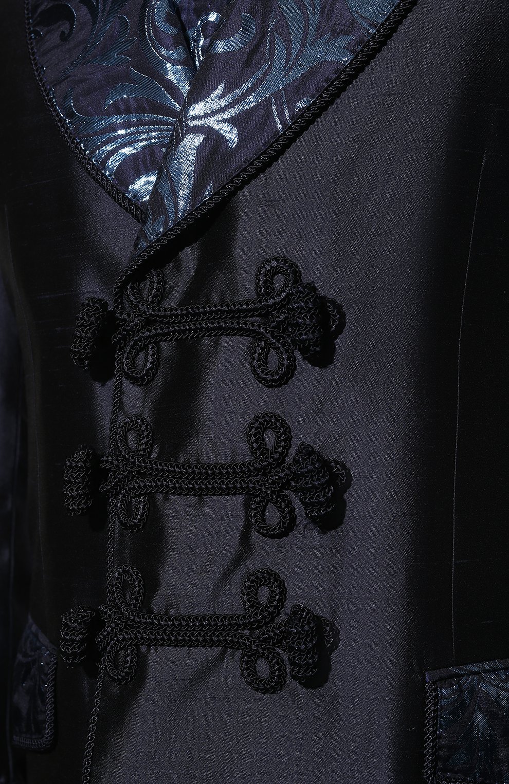 Мужской костюм-тройка DOLCE & GABBANA темно-синего цвета, арт. I1601M/GEZL0 | Фото 8 (Материал внешний: Шелк; Рукава: Длинные; Стили: Гламурный; Костюмы М: Костюм-тройка, Двубортный; Материал подклада: Шелк)