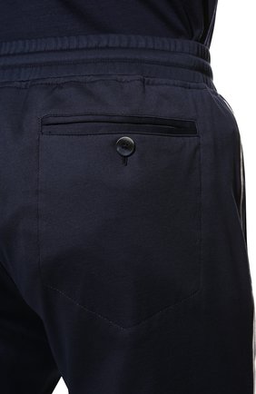 Мужские хлопковые брюки CAPOBIANCO темно-синего цвета, арт. 12M701.BI00. | Фото 5 (Длина (брюки, джинсы): Стандартные; Случай: Повседневный; Материал внешний: Хлопок; Стили: Спорт-шик)