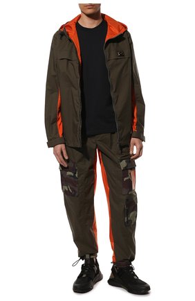 Мужская хлопковая куртка DOLCE & GABBANA хаки цвета, арт. G9WR7T/GEY23 | Фото 2 (Длина (верхняя одежда): Короткие; Кросс-КТ: Ветровка; Стили: Милитари; Материал внешний: Хлопок; Рукава: Длинные; Материал подклада: Синтетический материал)