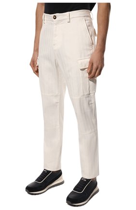 Мужские хлопковые брюки-карго BRUNELLO CUCINELLI белого цвета, арт. M269DS2160 | Фото 3 (Силуэт М (брюки): Карго; Длина (брюки, джинсы): Стандартные; Случай: Повседневный; Материал внешний: Хлопок; Стили: Кэжуэл)