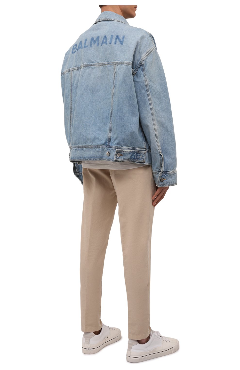 Мужская джинсовая куртка BALMAIN голубого цвета, арт. XH1TC145/DB53 | Фото 2 (Кросс-КТ: Куртка, Деним; Рукава: Длинные; Региональные ограничения белый список (Axapta Mercury): RU; Материал внешний: Хлопок, Деним; Длина (верхняя одежда): Короткие; Стили: Кэжуэл)