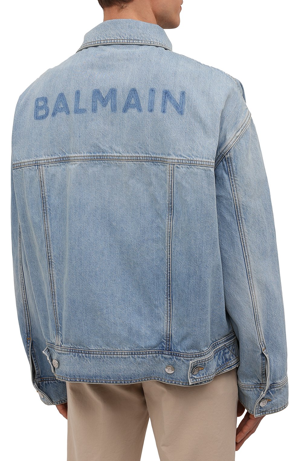 Мужская джинсовая куртка BALMAIN голубого цвета, арт. XH1TC145/DB53 | Фото 4 (Кросс-КТ: Куртка, Деним; Рукава: Длинные; Региональные ограничения белый список (Axapta Mercury): RU; Материал внешний: Хлопок, Деним; Длина (верхняя одежда): Короткие; Стили: Кэжуэл)