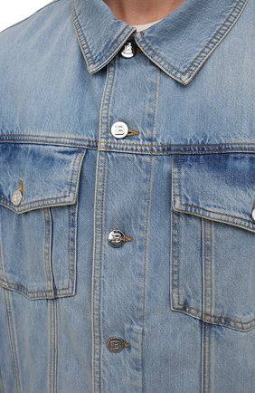 Мужская джинсовая куртка BALMAIN голубого цвета, арт. XH1TC145/DB53 | Фото 5 (Кросс-КТ: Куртка, Деним; Рукава: Длинные; Региональные ограничения белый список (Axapta Mercury): RU; Материал внешний: Хлопок, Деним; Длина (верхняя одежда): Короткие; Стили: Кэжуэл)