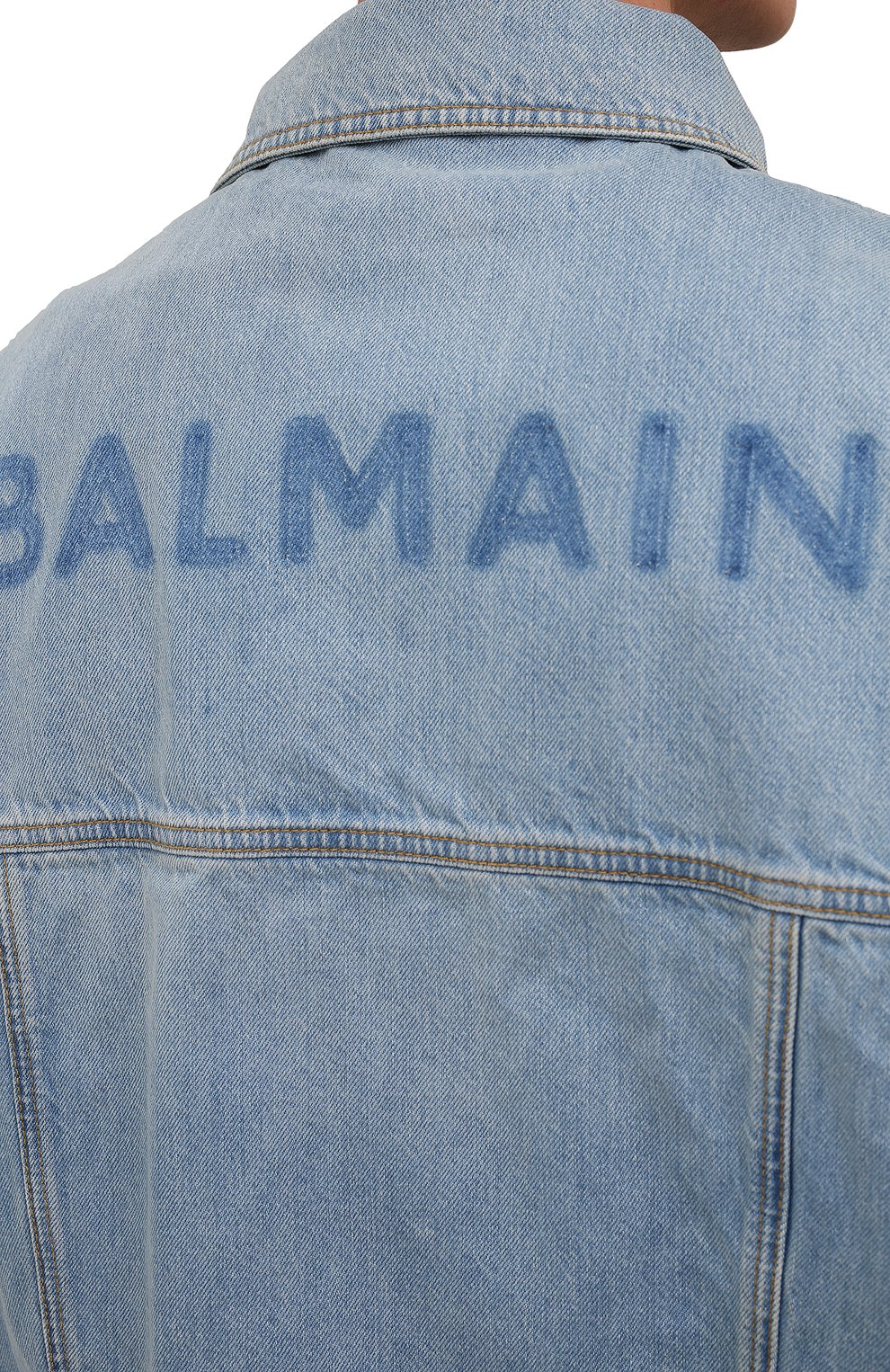 Мужская джинсовая куртка BALMAIN голубого цвета, арт. XH1TC145/DB53 | Фото 6 (Кросс-КТ: Куртка, Деним; Рукава: Длинные; Региональные ограничения белый список (Axapta Mercury): RU; Материал внешний: Хлопок, Деним; Длина (верхняя одежда): Короткие; Стили: Кэжуэл)