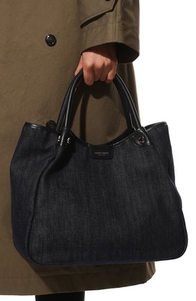 Женская сумка bonded GIORGIO ARMANI темно-синего цвета, арт. Y1D179/YRG9A | Фото 2 (Размер: medium; Ремень/цепочка: На ремешке; Материал: Текстиль; Сумки-технические: Сумки top-handle; Региональные ограничения белый список (Axapta Mercury): RU)