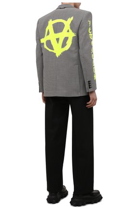 Мужской шерстяной пиджак VETEMENTS серого цвета по цене 284500 руб., арт. UE52JA400G 1208/M | Фото 2 Мужской шерстяной пиджак VETEMENTS серого цвета, арт. UE52JA400G 1208/M | Фото 2 (Случай: Повседневный; Рукава: Длинные; Длина (для топов): Стандартные; Стили: Панк, Гранж; 1-2-бортные: Однобортные; Материал внешний: Шерсть; Материал подклада: Вискоза; Региональные ограничения белый список (Axapta Mercury): RU; Пиджаки М: Свободный)