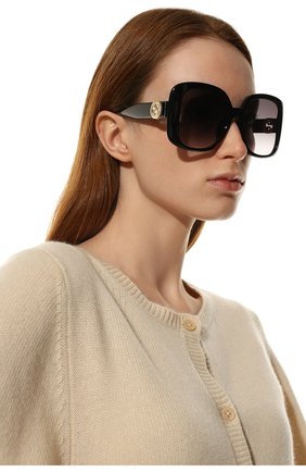 Женские солнцезащитные очки GUCCI черного цвета, арт. GG1029SA 007 | Фото 2 (Тип очков: С/з; Оптика Гендер: оптика-женское; Очки форма: Квадратные)