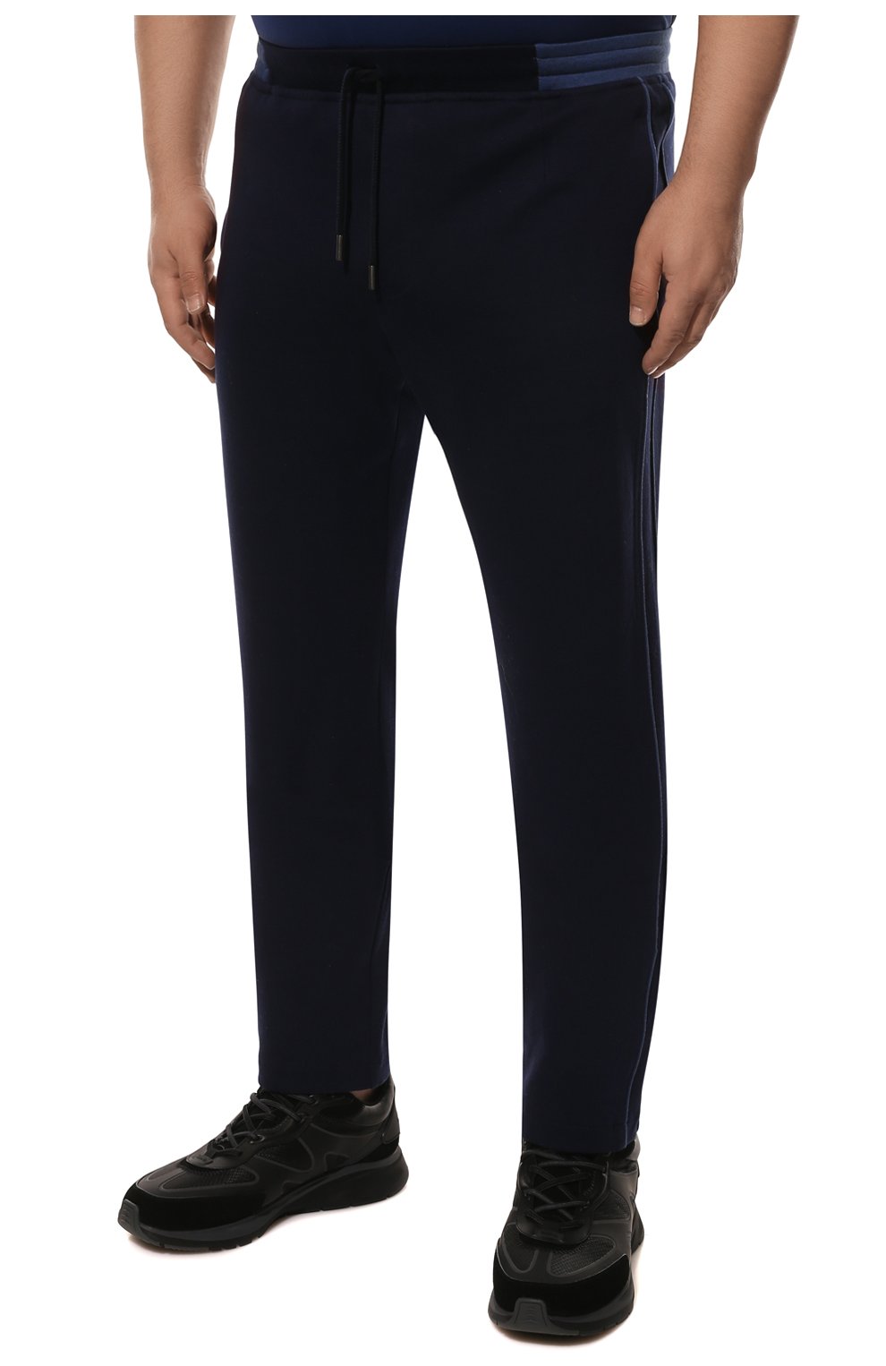Мужские хлопковые брюки CAPOBIANCO темно-синего цвета, арт. 12M735.TS00./58-60 | Фото 3 (Длина (брюки, джинсы): Стандартные; Случай: Повседневный; Материал внешний: Хлопок; Стили: Спорт-шик)