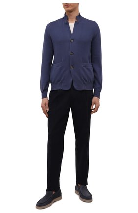 Мужской хлопковый кардиган BRUNELLO CUCINELLI синего цвета по цене 123000 руб., арт. M2872711 | Фото 2 Мужской хлопковый кардиган BRUNELLO CUCINELLI синего цвета, арт. M2872711 | Фото 2 (Длина (для топов): Стандартные; Рукава: Длинные; Материал внешний: Хлопок; Мужское Кросс-КТ: Кардиган-одежда; Стили: Кэжуэл)