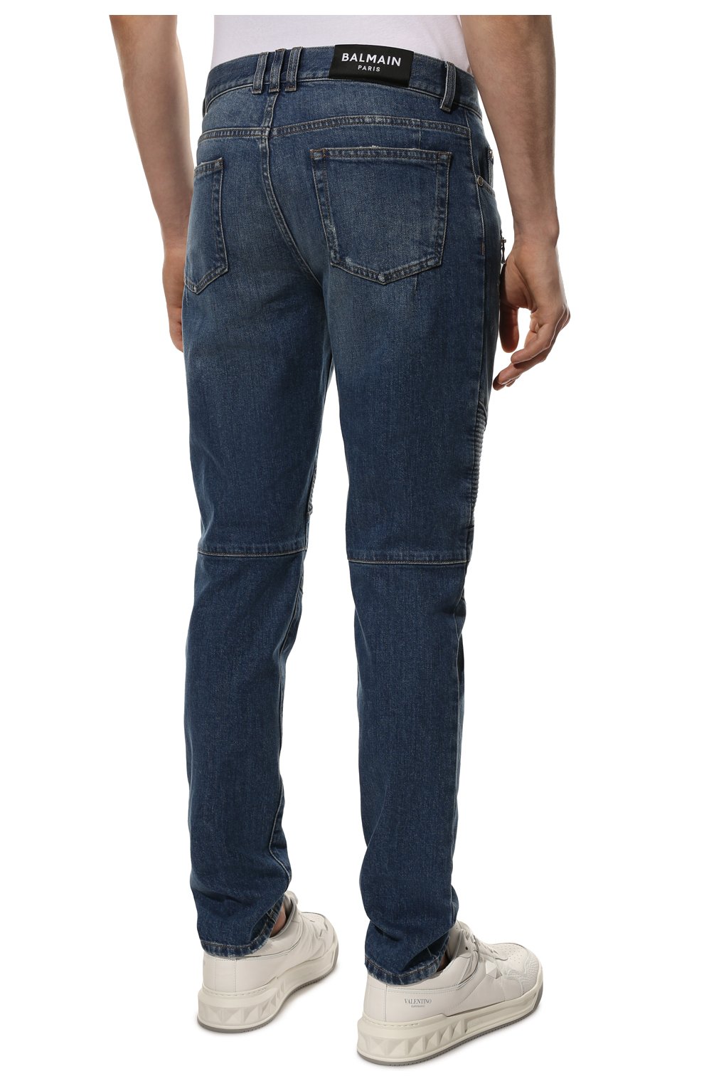 Мужские джинсы BALMAIN синего цвета, арт. XH1MH005/DB68 | Фото 4 (Силуэт М (брюки): Прямые; Кросс-КТ: Деним; Длина (брюки, джинсы): Стандартные; Стили: Гранж; Материал внешний: Хлопок, Деним; Детали: Потертости)