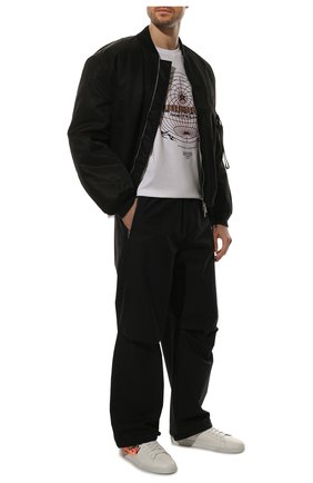 Мужские кожаные кеды cassetta DSQUARED2 белого цвета по цене 54700 руб., арт. SNM0187 01504893 | Фото 2 Мужские кожаные кеды cassetta DSQUARED2 белого цвета, арт. SNM0187 01504893 | Фото 2 (Подошва: Плоская; Материал внутренний: Текстиль, Натуральная кожа; Материал внешний: Кожа; Материал утеплителя: Без утеплителя; Стили: Классический)