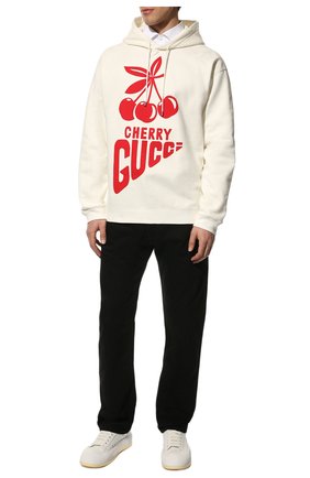 Мужской хлопковое худи GUCCI кремвого цвета по цене 108000 руб., арт. 681220/XJD1C | Фото 2 Мужской хлопковое худи GUCCI кремвого цвета, арт. 681220/XJD1C | Фото 2 (Материал внешний: Хлопок; Рукава: Длинные; Длина (для топов): Стандартные; Мужское Кросс-КТ: Худи-одежда; Принт: С принтом; Стили: Спорт-шик)