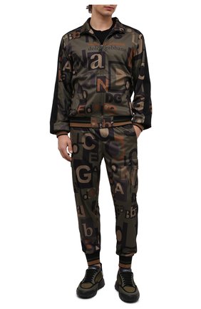 Мужские джоггеры DOLCE & GABBANA хаки цвета по цене 97700 руб., арт. GWGVAT/FSSG9 | Фото 2 Мужские джоггеры DOLCE & GABBANA хаки цвета, арт. GWGVAT/FSSG9 | Фото 2 (Силуэт М (брюки): Джоггеры, Карго; Материал внешний: Синтетический материал; Длина (брюки, джинсы): Стандартные; Стили: Милитари)