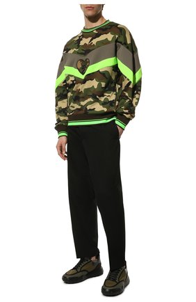 Мужской хлопковый свитшот DOLCE & GABBANA хаки цвета по цене 92050 руб., арт. G9UZ2Z/FS75D | Фото 2 Мужской хлопковый свитшот DOLCE & GABBANA хаки цвета, арт. G9UZ2Z/FS75D | Фото 2 (Мужское Кросс-КТ: свитшот-одежда; Стили: Милитари, Гранж; Материал внешний: Хлопок; Длина (для топов): Стандартные; Рукава: Длинные; Принт: С принтом)