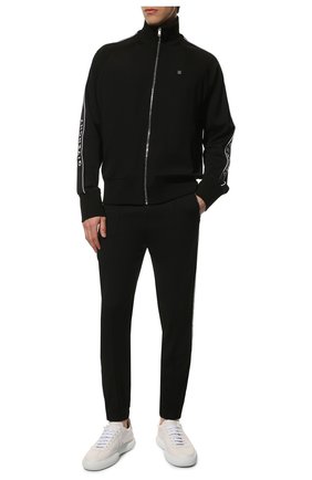 Мужские джоггеры GIVENCHY черного цвета по цене 144500 руб., арт. BM50Z330Q6 | Фото 2 Мужские джоггеры GIVENCHY черного цвета, арт. BM50Z330Q6 | Фото 2 (Длина (брюки, джинсы): Стандартные; Материал внешний: Синтетический материал, Вискоза; Силуэт М (брюки): Джоггеры; Стили: Спорт-шик)