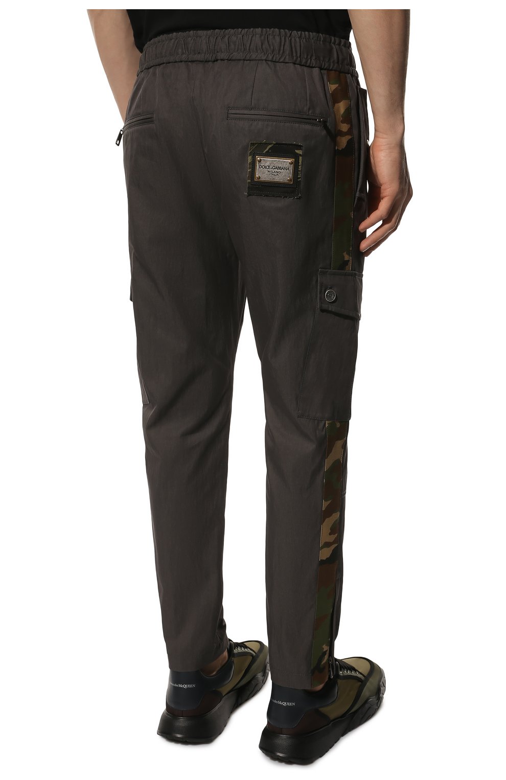 Мужские хлопковые брюки-карго DOLCE & GABBANA темно-серого цвета, арт. GW72ET/FUM20 | Фото 4 (Силуэт М (брюки): Карго; Длина (брюки, джинсы): Стандартные; Случай: Повседневный; Материал внешний: Хлопок; Стили: Кэжуэл)