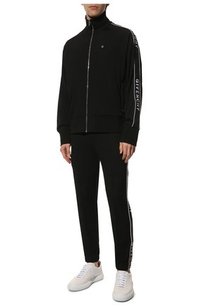 Мужской толстовка GIVENCHY черного цвета по цене 181500 руб., арт. BMJ0DT30Q6 | Фото 2 Мужской толстовка GIVENCHY черного цвета, арт. BMJ0DT30Q6 | Фото 2 (Рукава: Длинные; Материал внешний: Вискоза, Синтетический материал; Длина (для топов): Стандартные; Мужское Кросс-КТ: Толстовка-одежда; Стили: Спорт-шик)