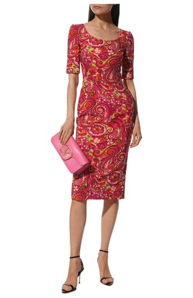 Женское шелковое платье DOLCE & GABBANA фуксия цвета по цене 199500 руб., арт. F6H4PT/FSA2Z | Фото 2 Женское шелковое платье DOLCE & GABBANA фуксия цвета, арт. F6H4PT/FSA2Z | Фото 2 (Материал подклада: Шелк; Рукава: 3/4; Длина Ж (юбки, платья, шорты): До колена; Материал внешний: Шелк; Женское Кросс-КТ: Платье-одежда, платье-футляр; Случай: Коктейльный; Стили: Романтичный)