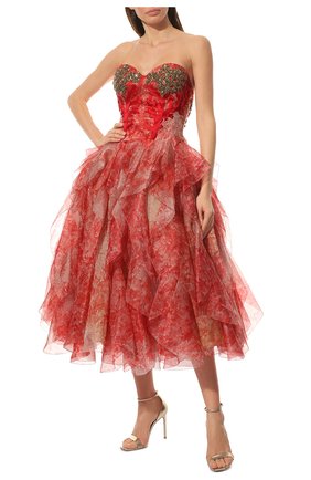 Женское шелковое платье ALEXANDER MCQUEEN красного цвета по цене 1470000 руб., арт. 689405/QCAEU | Фото 2 Женское шелковое платье ALEXANDER MCQUEEN красного цвета, арт. 689405/QCAEU | Фото 2 (Материал подклада: Синтетический материал; Материал внешний: Шелк; Стили: Романтичный; Случай: Вечерний; Женское Кросс-КТ: Платье-одежда; Длина Ж (юбки, платья, шорты): Миди; Рукава: С открытыми плечами)