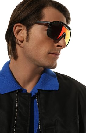 Мужские солнцезащитные очки GIORGIO ARMANI красного цвета, арт. AR8151 | Фото 2 (Тип очков: С/з; Кросс-КТ: С/з-мужское; Оптика Гендер: оптика-мужское; Очки форма: Маска)