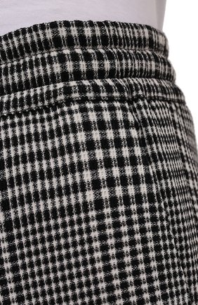 Мужские брюки из шерсти и вискозы VERSACE серого цвета, арт. 1001015/1A02943 | Фото 5 (Материал внешний: Шерсть; Длина (брюки, джинсы): Стандартные; Случай: Повседневный; Стили: Кэжуэл)