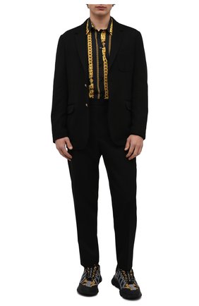 Мужской пиджак VERSACE черного цвета по цене 157500 руб., арт. 1004075/1A02387 | Фото 2 Мужской пиджак VERSACE черного цвета, арт. 1004075/1A02387 | Фото 2 (Материал внешний: Лиоцелл, Растительное волокно; Рукава: Длинные; Длина (для топов): Стандартные; Материал подклада: Купро; 1-2-бортные: Однобортные; Пиджаки М: Приталенный; Случай: Повседневный; Кросс-КТ: Трикотаж; Стили: Гламурный)