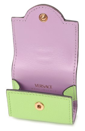 Кожаный чехол la medusa для airpods pro VERSACE зеленого цвета по цене 35300 руб., арт. 1003446/DVIT2T | Фото 4 Кожаный чехол la medusa для airpods pro VERSACE зеленого цвета, арт. 1003446/DVIT2T | Фото 4 (Материал: Натуральная кожа; Женское Кросс-КТ: Кожа AirPods)