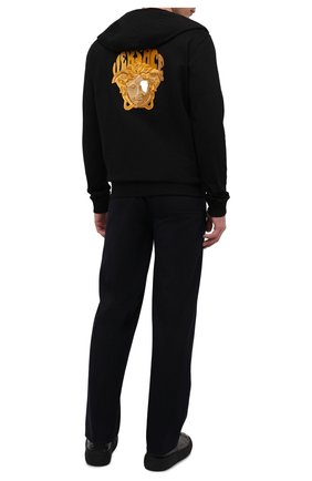 Мужской хлопковая толстовка VERSACE черного цвета по цене 145000 руб., арт. 1004014/1A02893 | Фото 2 Мужской хлопковая толстовка VERSACE черного цвета, арт. 1004014/1A02893 | Фото 2 (Рукава: Длинные; Длина (для топов): Стандартные; Материал внешний: Хлопок; Мужское Кросс-КТ: Толстовка-одежда; Стили: Спорт-шик)