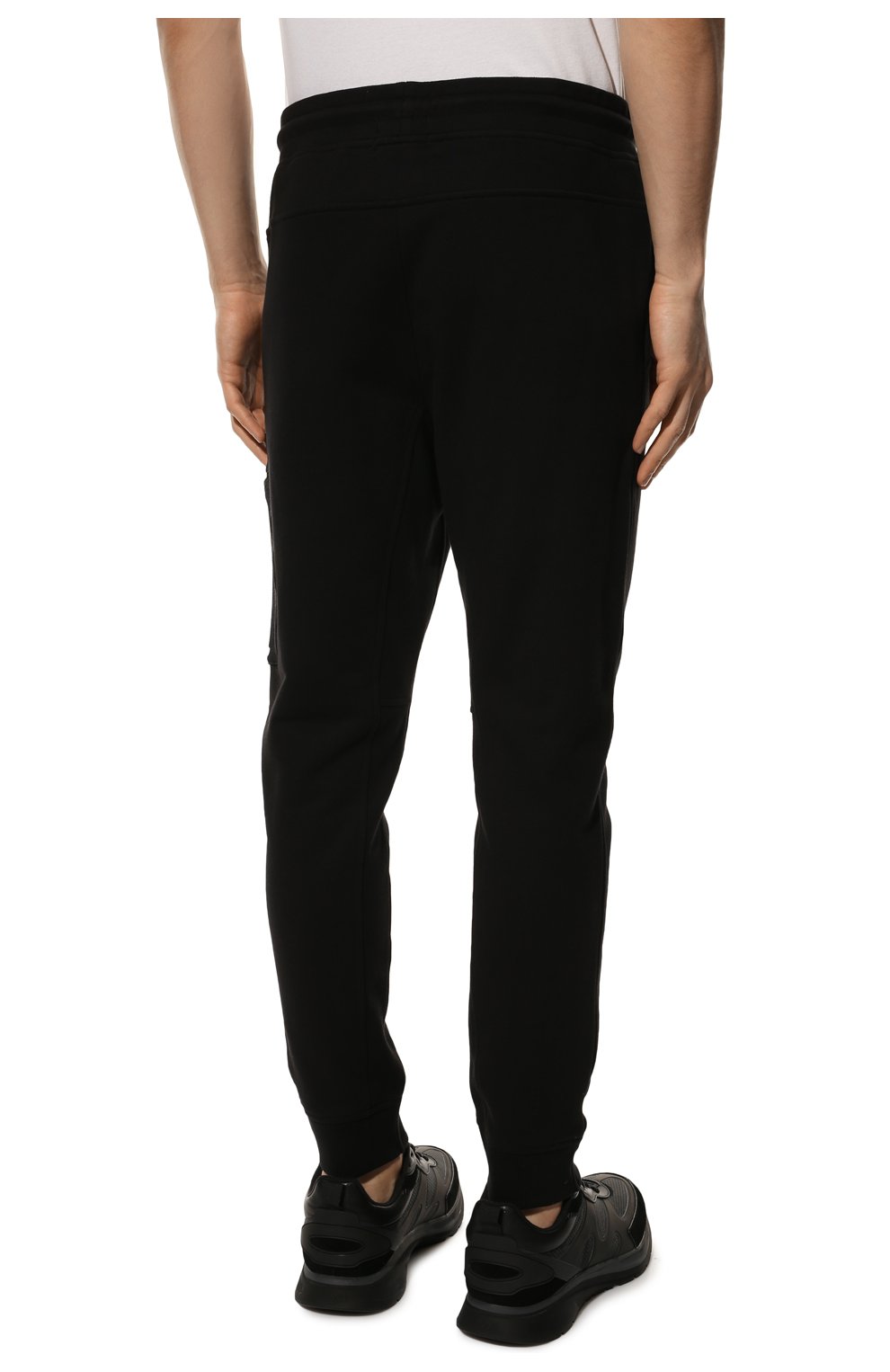 Мужские хлопковые джоггеры C.P. COMPANY черного цвета, арт. 12CMSP071A-005086W | Фото 4 (Длина (брюки, джинсы): Стандартные; Материал внешний: Хлопок; Стили: Спорт-шик; Силуэт М (брюки): Джоггеры)