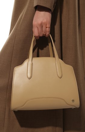 Женская сумка sesia medium LORO PIANA бежевого цвета, арт. FAL6765 | Фото 2 (Размер: medium; Материал: Натуральная кожа; Ремень/цепочка: На ремешке; Сумки-технические: Сумки top-handle, Сумки через плечо)