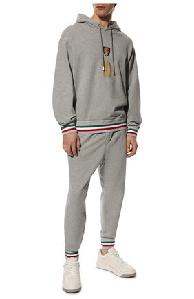 Мужские хлопковые джоггеры DOLCE & GABBANA серого цвета по цене 72950 руб., арт. GV74AZ/FU7DU | Фото 2 Мужские хлопковые джоггеры DOLCE & GABBANA серого цвета, арт. GV74AZ/FU7DU | Фото 2 (Материал внешний: Хлопок; Длина (брюки, джинсы): Стандартные; Силуэт М (брюки): Джоггеры; Стили: Спорт-шик)