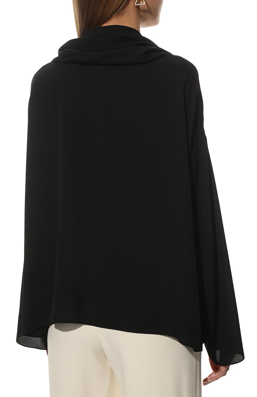 Женская шелковая блузка THE ROW черного цвета, арт. 6040W2009 | Фото 4 (Материал внешний: Шелк; Рукава: Длинные; Принт: Без принта; Длина (для топов): Стандартные; Женское Кросс-КТ: Блуза-одежда; Стили: Кэжуэл)