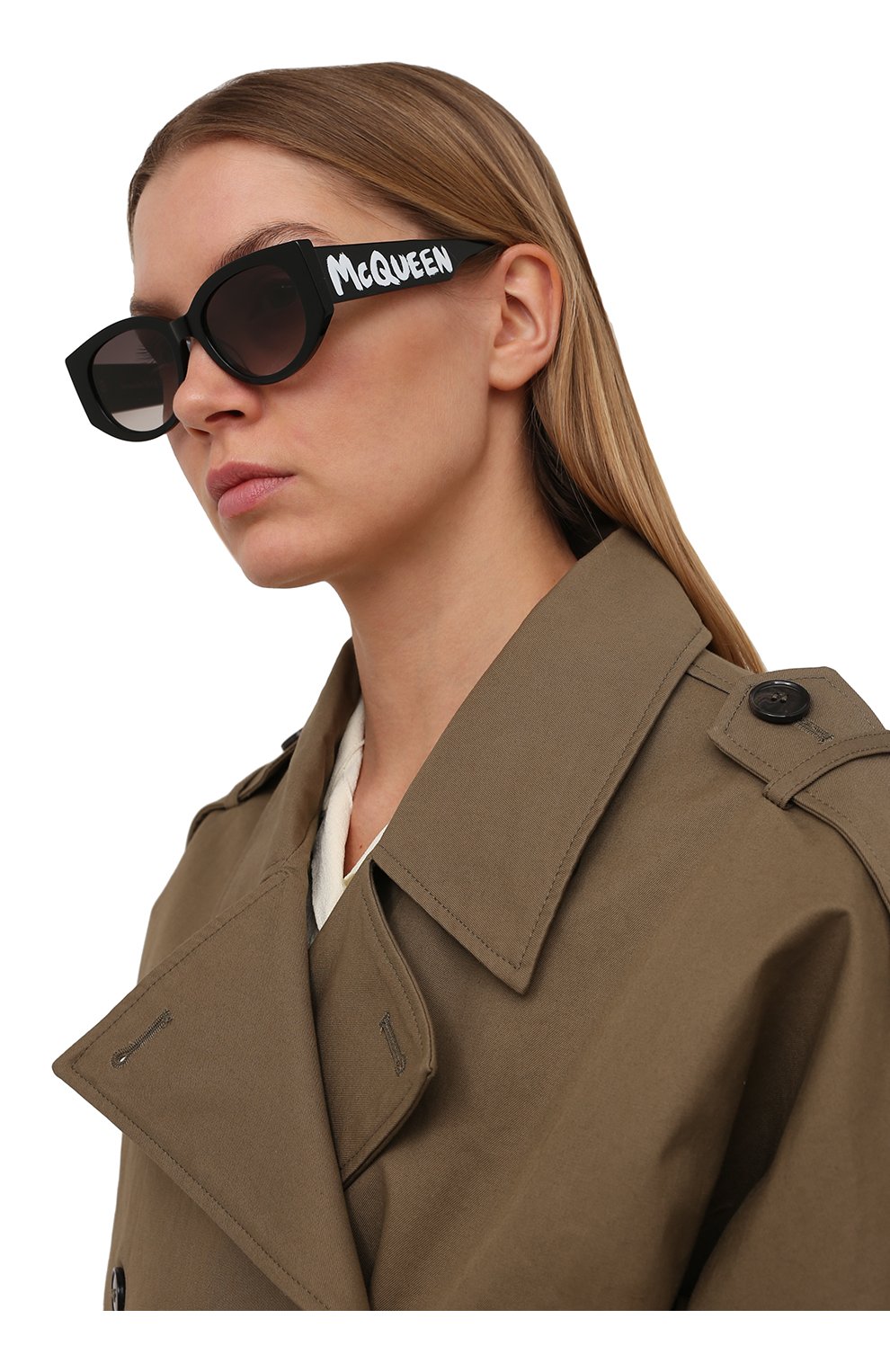 Женские солнцезащитные очки ALEXANDER MCQUEEN черного цвета, арт. AM0330S 001 | Фото 2 (Тип очков: С/з; Оптика Гендер: оптика-женское; Очки форма: Овальные)