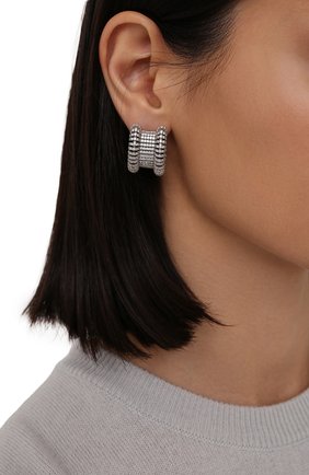 Женские серьги BOTTEGA VENETA серебряного цвета по цене 0 руб., арт. 682360/VL919 | Фото 2 Женские серьги BOTTEGA VENETA серебряного цвета, арт. 682360/VL919 | Фото 2 (Материал: Серебро)