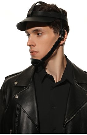 Мужского кожаный козырек GUCCI черного цвета по цене 73400 руб., арт. 673099/4HG09 | Фото 2 Мужского кожаный козырек GUCCI черного цвета, арт. 673099/4HG09 | Фото 2 (Материал: Натуральная кожа)