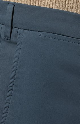 Мужские хлопковые брюки FEDELI синего цвета, арт. 5UEL0405 | Фото 5 (Силуэт М (брюки): Чиносы; Длина (брюки, джинсы): Стандартные; Случай: Повседневный; Материал внешний: Хлопок; Стили: Кэжуэл)