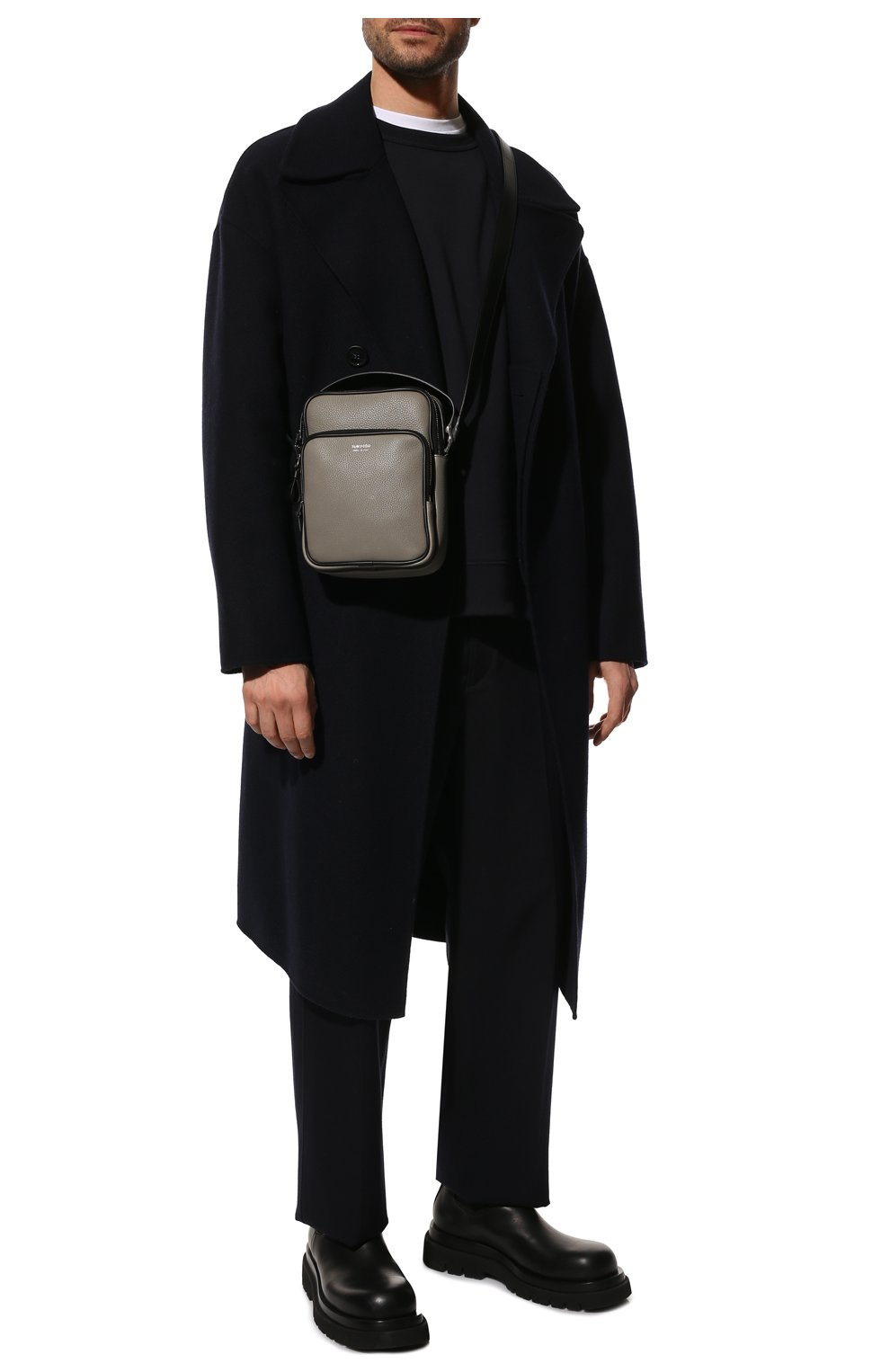 Мужская кожаная сумка TOM FORD светло-серого цвета по цене 0 руб., арт. H0465P-LCL213 | Фото 3 Мужская кожаная сумка TOM FORD светло-серого цвета, арт. H0465P-LCL213 | Фото 3 (Материал: Натуральная кожа; Ремень/цепочка: На ремешке; Размер: small)