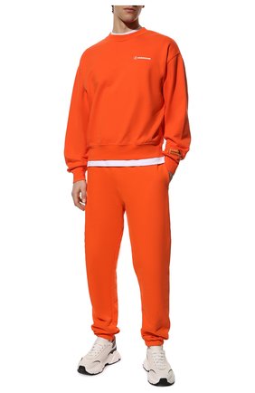 Мужской хлопковый свитшот HERON PRESTON оранжевого цвета по цене 42150 руб., арт. HMBA016S22JER0052201 | Фото 2 Мужской хлопковый свитшот HERON PRESTON оранжевого цвета, арт. HMBA016S22JER0052201 | Фото 2 (Материал внешний: Хлопок; Рукава: Длинные; Длина (для топов): Стандартные; Мужское Кросс-КТ: свитшот-одежда; Принт: С принтом; Стили: Спорт-шик)