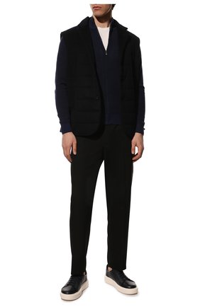 Мужской хлопковый кардиган CORNELIANI темно-синего цвета по цене 48350 руб., арт. 89M511-2125176/00 | Фото 2 Мужской хлопковый кардиган CORNELIANI темно-синего цвета, арт. 89M511-2125176/00 | Фото 2 (Материал внешний: Хлопок; Рукава: Длинные; Длина (для топов): Стандартные; Мужское Кросс-КТ: Кардиган-одежда; Стили: Кэжуэл)