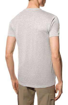 Мужская футболка из вискозы TOM FORD светло-серого цвета, арт. BZ278/TFJ209 | Фото 4 (Принт: Без принта; Рукава: Короткие; Длина (для топов): Стандартные; Материал внешний: Вискоза; Стили: Кэжуэл)