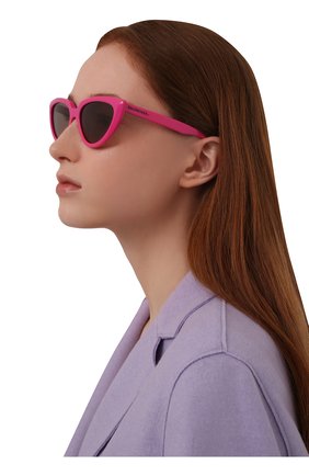 Женские солнцезащитные очки BALENCIAGA фуксия цвета, арт. BB0182S 003 | Фото 2 (Тип очков: С/з; Оптика Гендер: оптика-женское; Очки форма: Cat-eye)