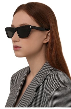 Женские солнцезащитные очки SAINT LAURENT темно-коричневого цвета, арт. SL 467 002 | Фото 2 (Тип очков: С/з; Оптика Гендер: оптика-женское; Очки форма: Cat-eye)